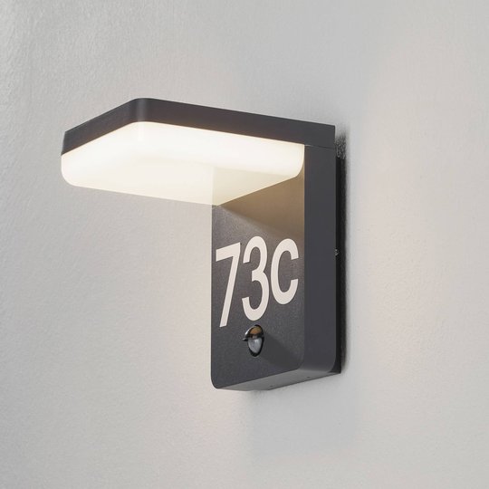 LED-husnummerlampa Amarosi med sensor