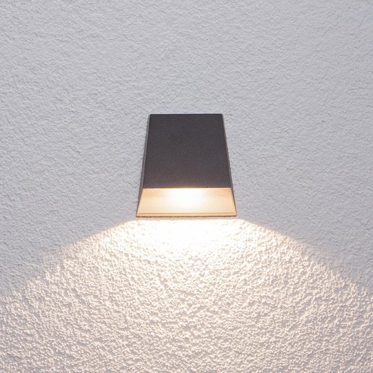 Brett strålande utomhusvägglampa Hanno med LED