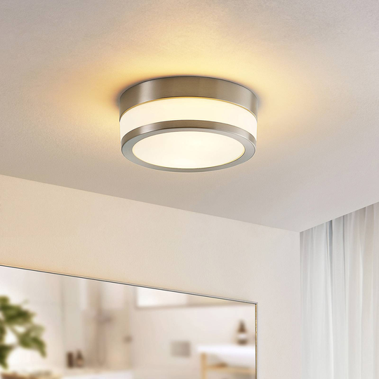Lindby Flavi badrumstaklampa, Ø 23 cm, nickel