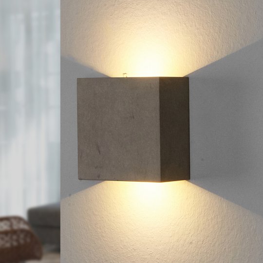 Yva - vägglampa av betong