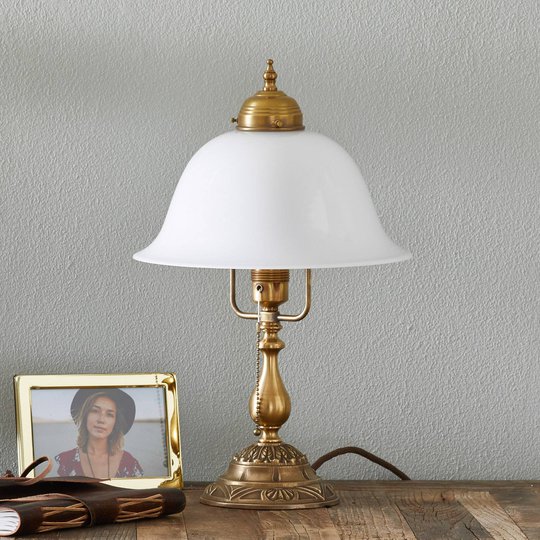 Dekorerad bordslampa Carolin av mässing