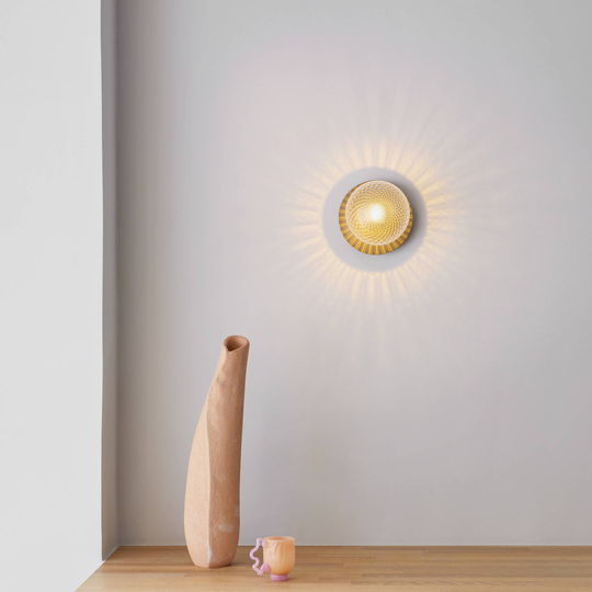 Nuura Liila 1 Medium vägglampa, 1 lampa guld/klar