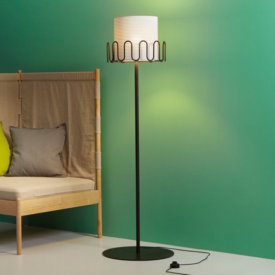 Golvlampa Frilly med klädhängare