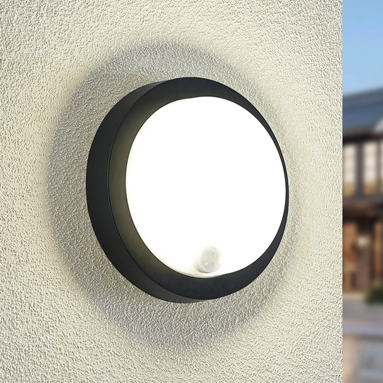 Prios Lakin LED-utomhusvägglampa, sensor, svart