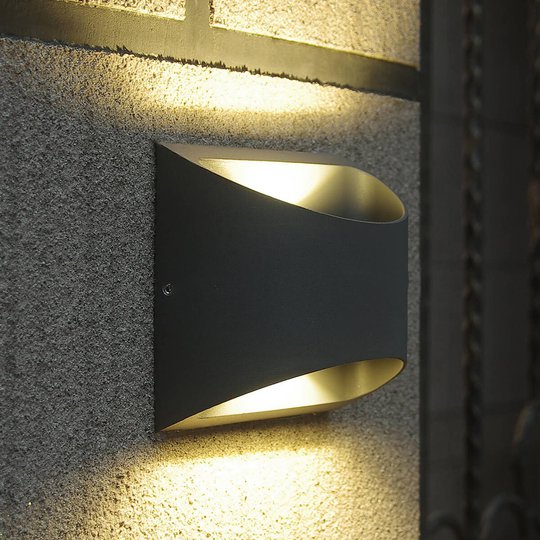 Halvrund LED-utomhusvägglampa Dodd i aluminium