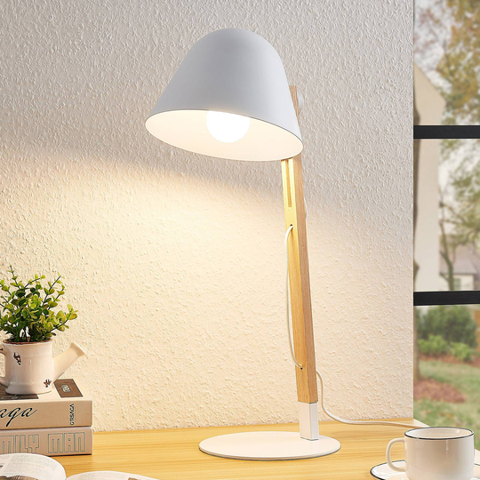 Lindby Tetja bordslampa med trästav, vit