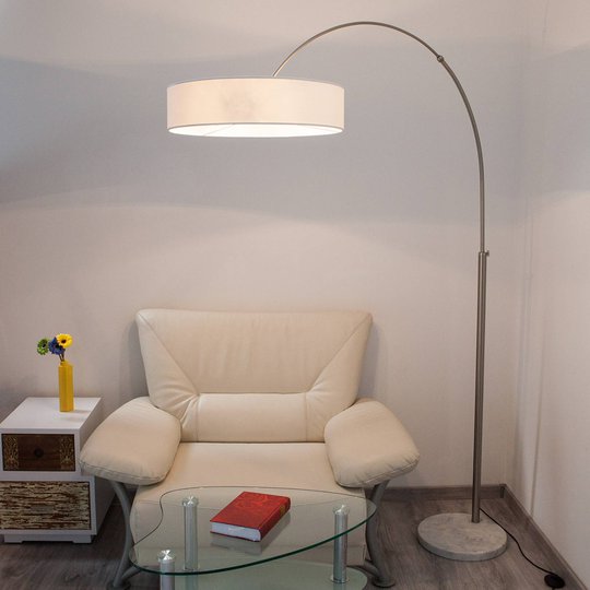 Vit textilgolvlampa Shing