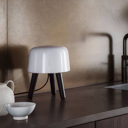 &Tradition Milk NA1 bordslampa, oljad ask