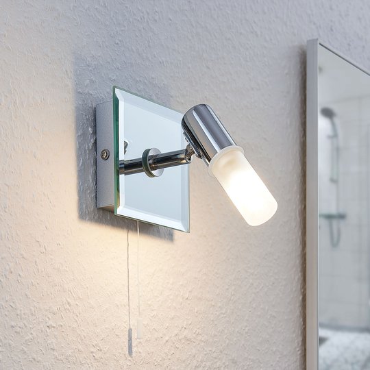 Vägglampa Zela, badrumslampa med dragströmbrytare
