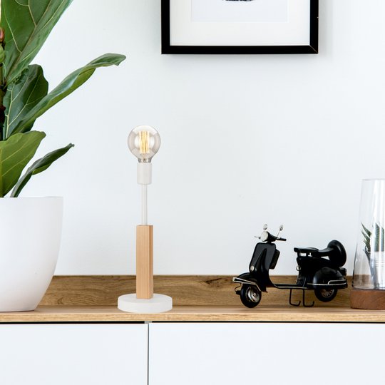 Bordslampa Parc med ett uttag, vit