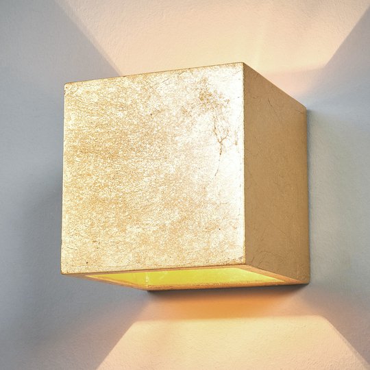 Kubformad vägglampa Yade, guldfärgad