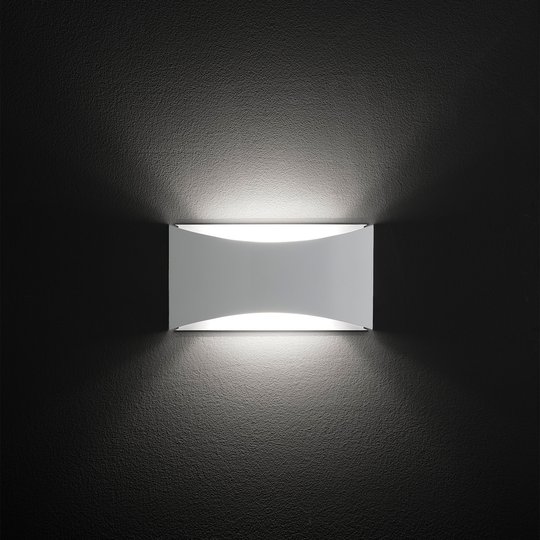 Oluce Kelly LED-vägglampa med up/down-ljus