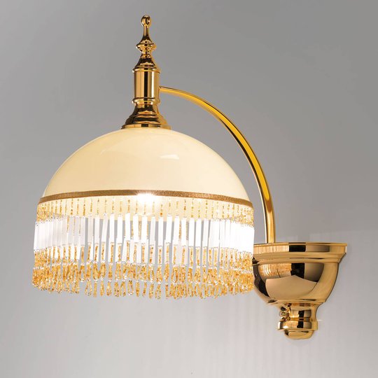 Vägglampa Corola med smyckande behäng