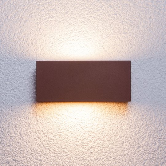 Kantig utomhusvägglampa Bente, rostfärgad