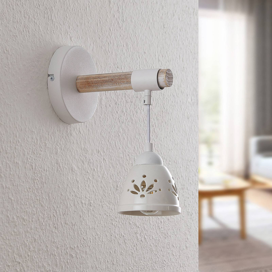 Lindby Pimana vägglampa med keramikskärm
