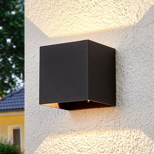 Kantig LED-utomhusvägglampa Evie