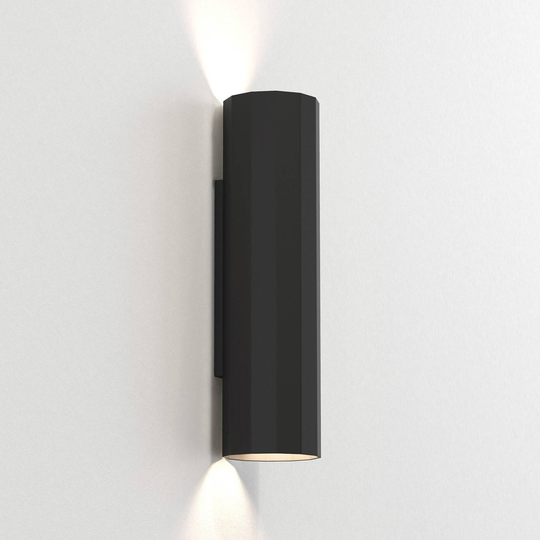 Astro Hashira 300 vägglampa, matt svart, 30 cm