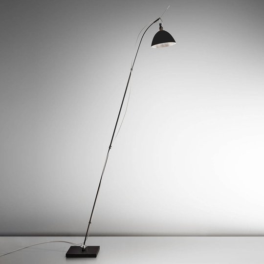Ingo Maurer Max. Floor golvlampa, svart skärm