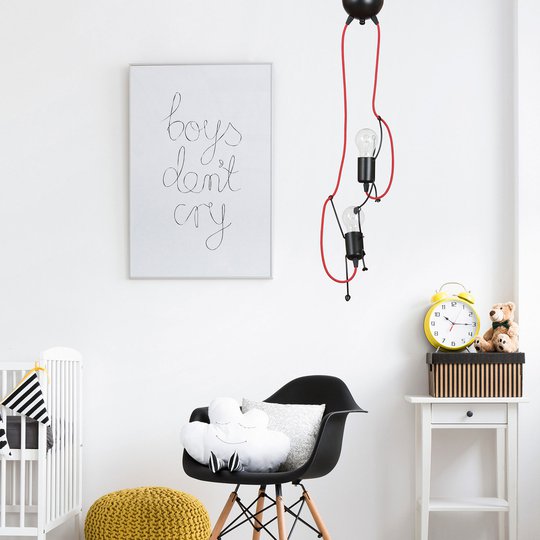 Pendellampa Bobi 2 i svart, röd kabel, 2 lampor