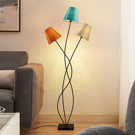 Lindby Komalie golvlampa, 3 lampor, färgad