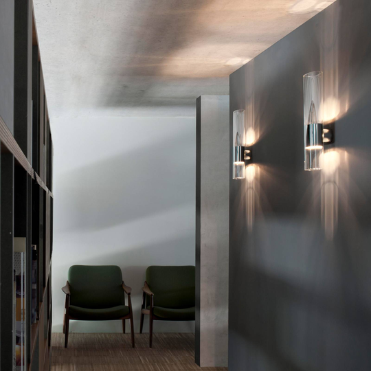 Oluce Line vägglampa, transparent, höjd 43 cm