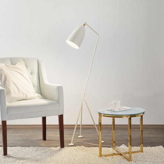 GUBI Gräshoppa trebent golvlampa, vit