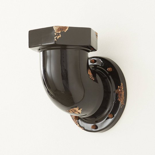Vägglampa C1810 i rörform, svart
