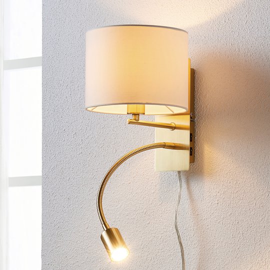 Mässingsfärgad vägglampa Florens med LED-läslampa