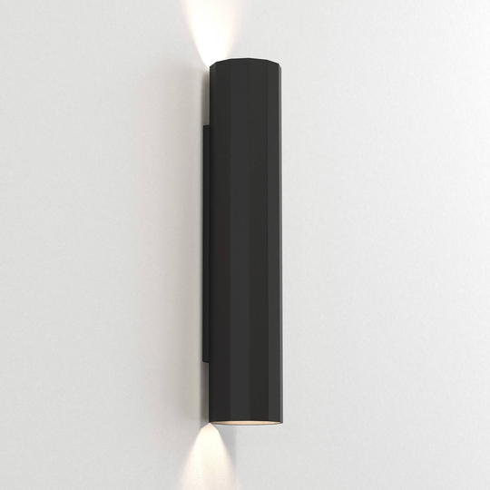 Astro Hashira 400 vägglampa, matt svart, 40 cm