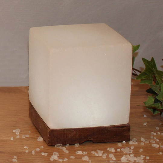 Saltlampa White Line Kubus med sockel, USB