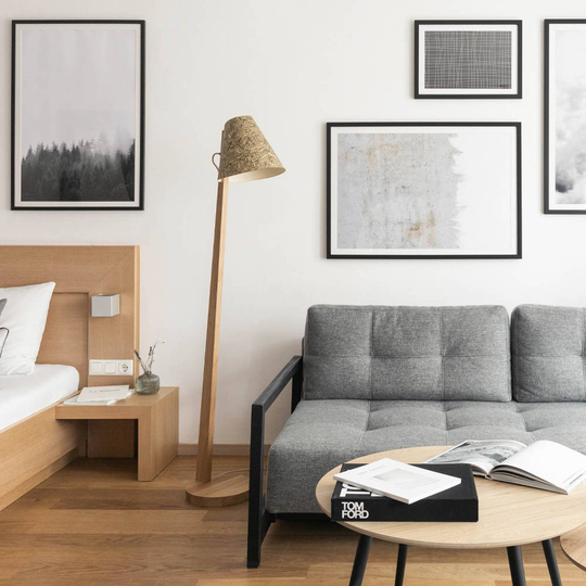 ALMUT 1411 golvlampa böjd Ø30 cm rent hö