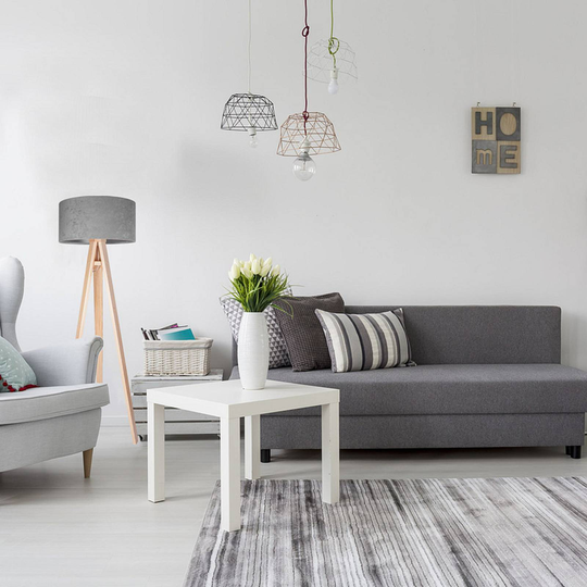 Trebent golvlampa Emese, skärm i grå/silver