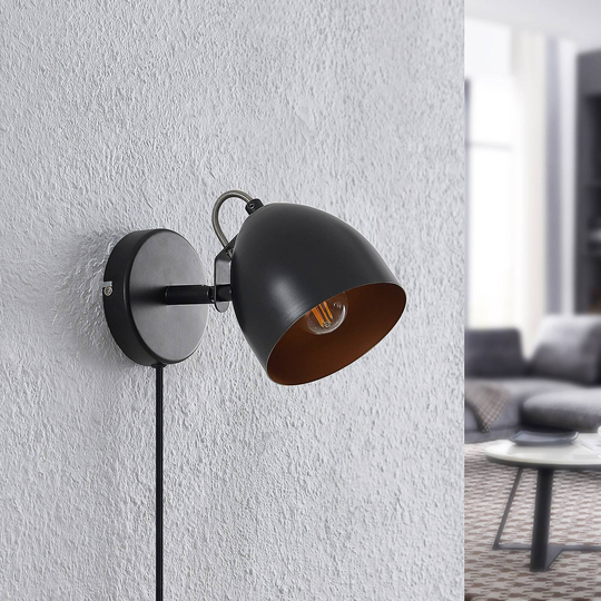 Lindby Fintja vägglampa, svart/guld, 1 lampa