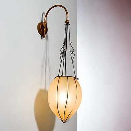 Iögonfallande vägglampa POZZO