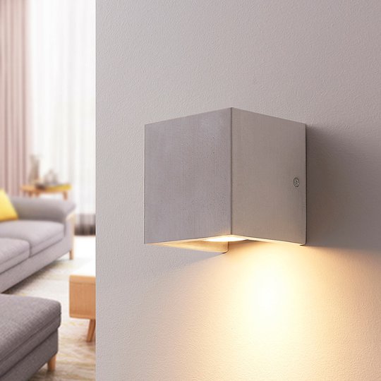 Kantig vägglampa Gerda i betong
