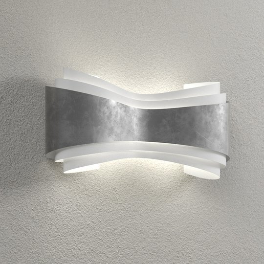 Ionica – LED-vägglampa med silverblad