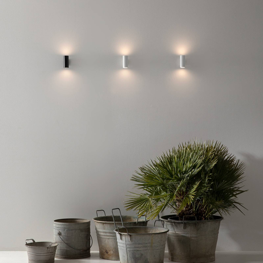 Karman Movida LED-vägglampa 2 700 K svart