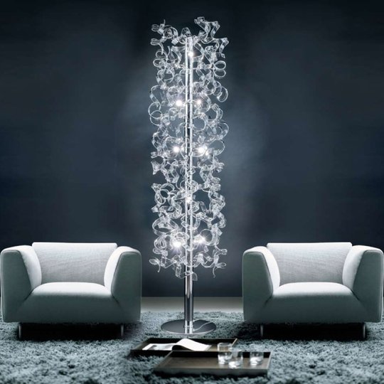 Golvlampa Crystal med dekorerad stav