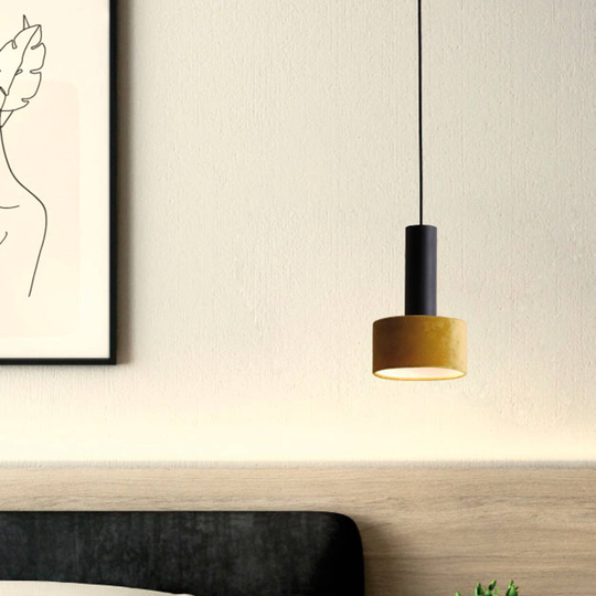 Pendellampa Arietta med sammetsskärm, guld