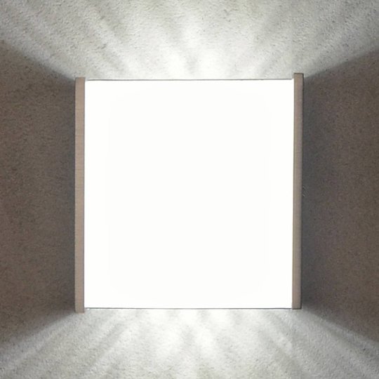 Effektfull LED-vägglampa Box