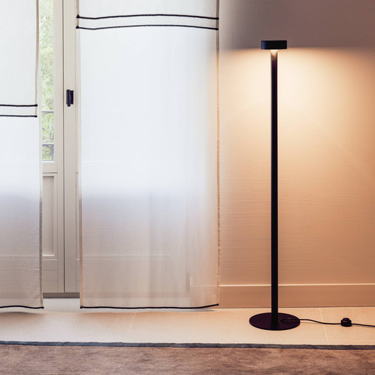 Milan Peak Lane LED-golvlampa svart 130 cm