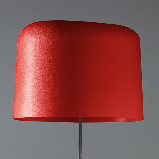 Med glasfiberskärm - golvlampa Ola röd