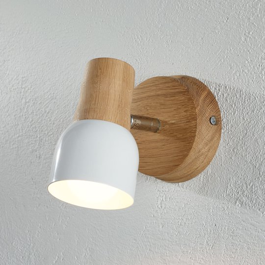Väggspot Svantje med detaljer i ekträ