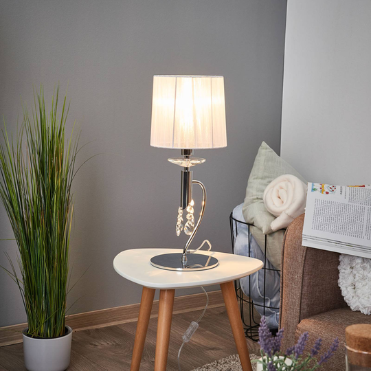 Elegant bordslampa Lilja