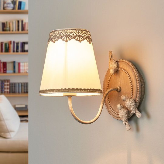 Bouquet - vägglampa med vacker spetskant