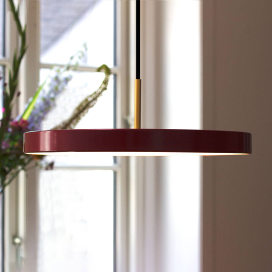 UMAGE Asteria medium LED-hänglampa mässing röd