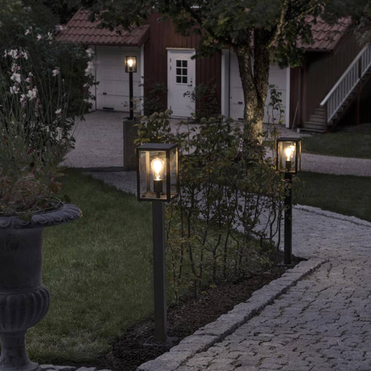 Gånglampa Carpi, lyktform, svart