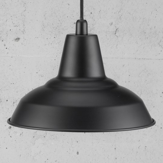 Svart metallpendellampa Lyne