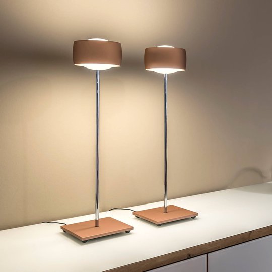 Med gestigenkänning – LED-bordslampa Grace koppar