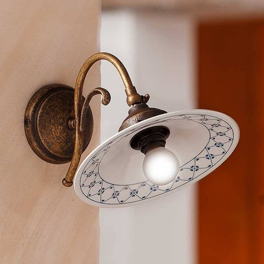 Prydlig vägglampa ORLO